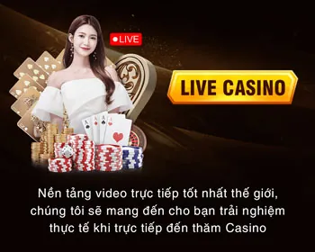 Cầu thủ tennis đang giao bóng trên sân, thể hiện cá cược tennis tại bet888 nhà cái