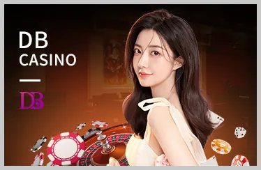 Bàn chơi Poker với chip và bài tại bet888 nhà cái